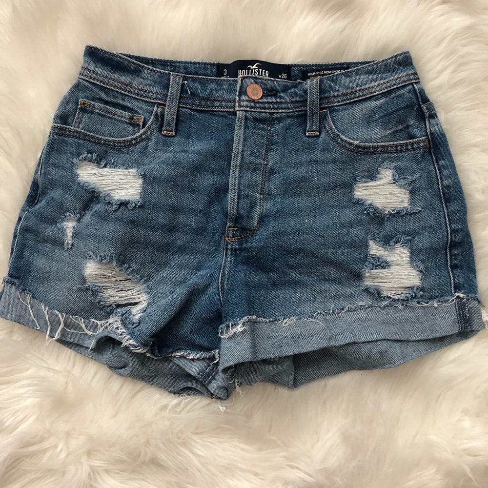 Hollister high rise Mom short 3”